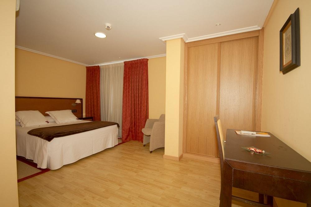 Aparthotel Arenteiro Carballino Ngoại thất bức ảnh