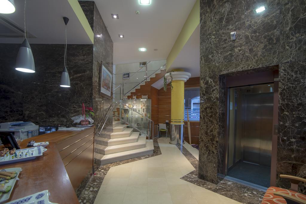Aparthotel Arenteiro Carballino Ngoại thất bức ảnh